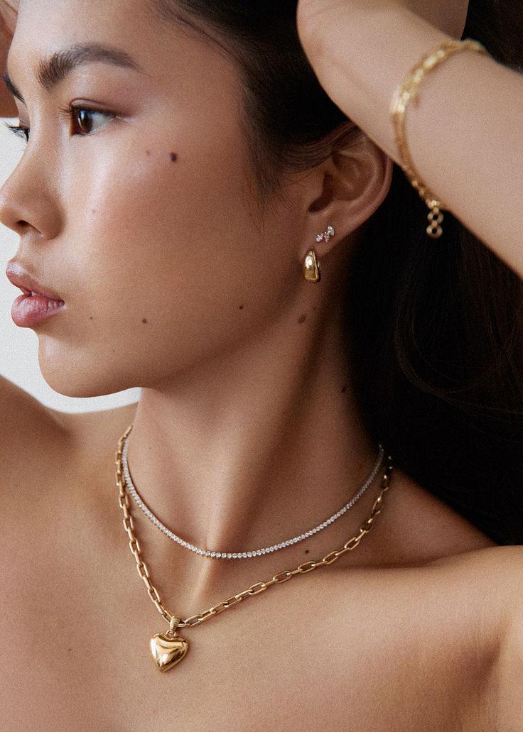 Woman wearing minimalist everyday jewellery with necklace and earrings